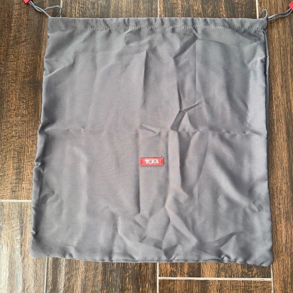 Tumi large dust grey dust bag